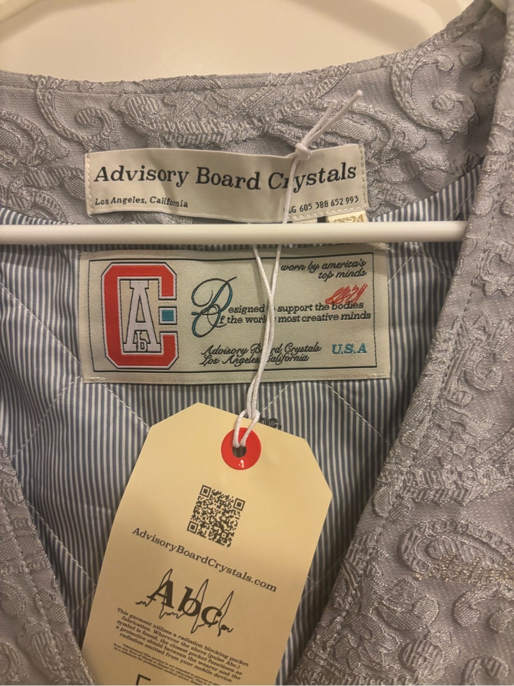 RARE ABC Advisory Board Crystals Men’s L Gray 3D Paisley Jacquard Vest NWT 300$